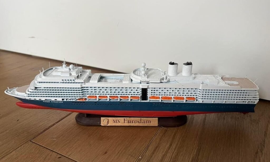 MS Nieuw Amsterdam Holland America Line cruise ship
